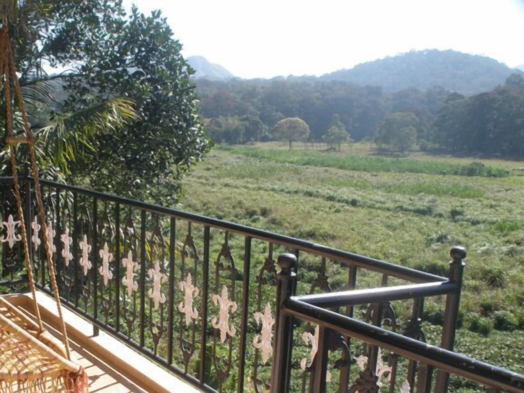 Jungle Palace Homestay Thekkady Buitenkant foto