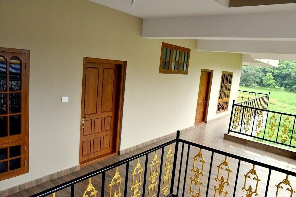 Jungle Palace Homestay Thekkady Buitenkant foto