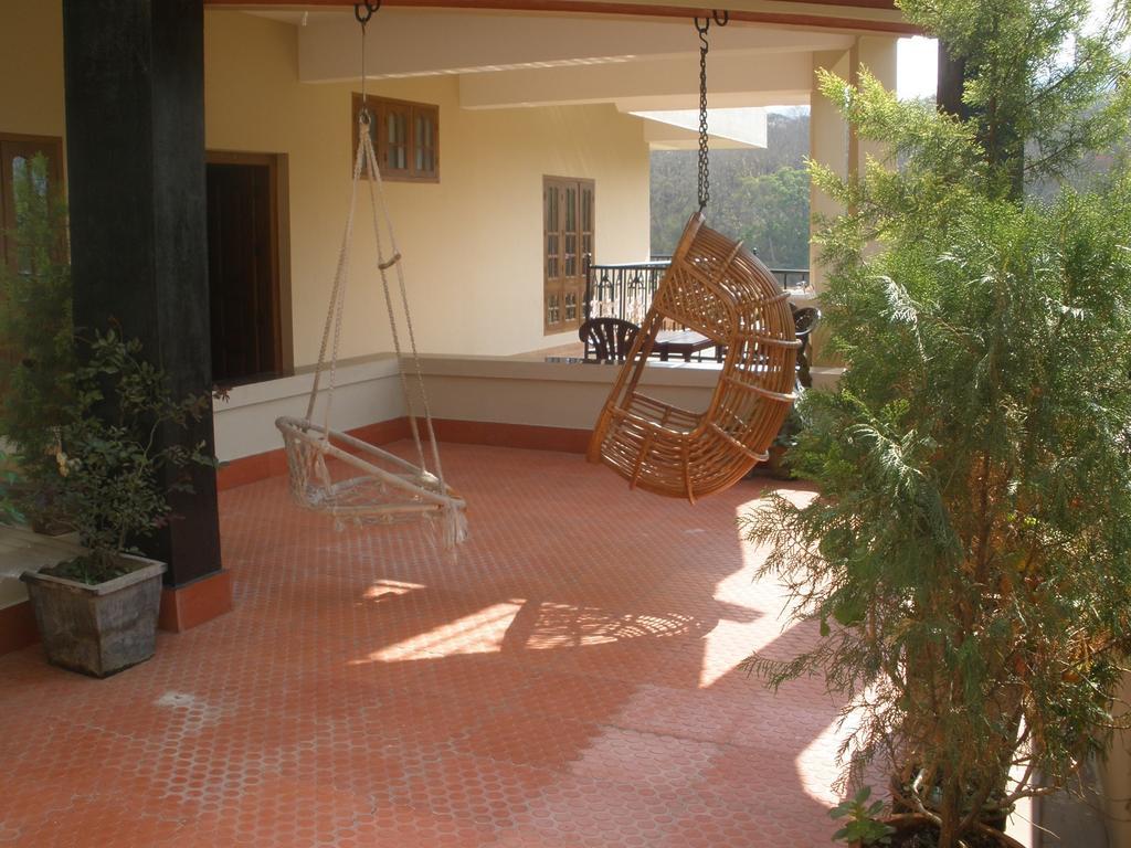 Jungle Palace Homestay Thekkady Buitenkant foto