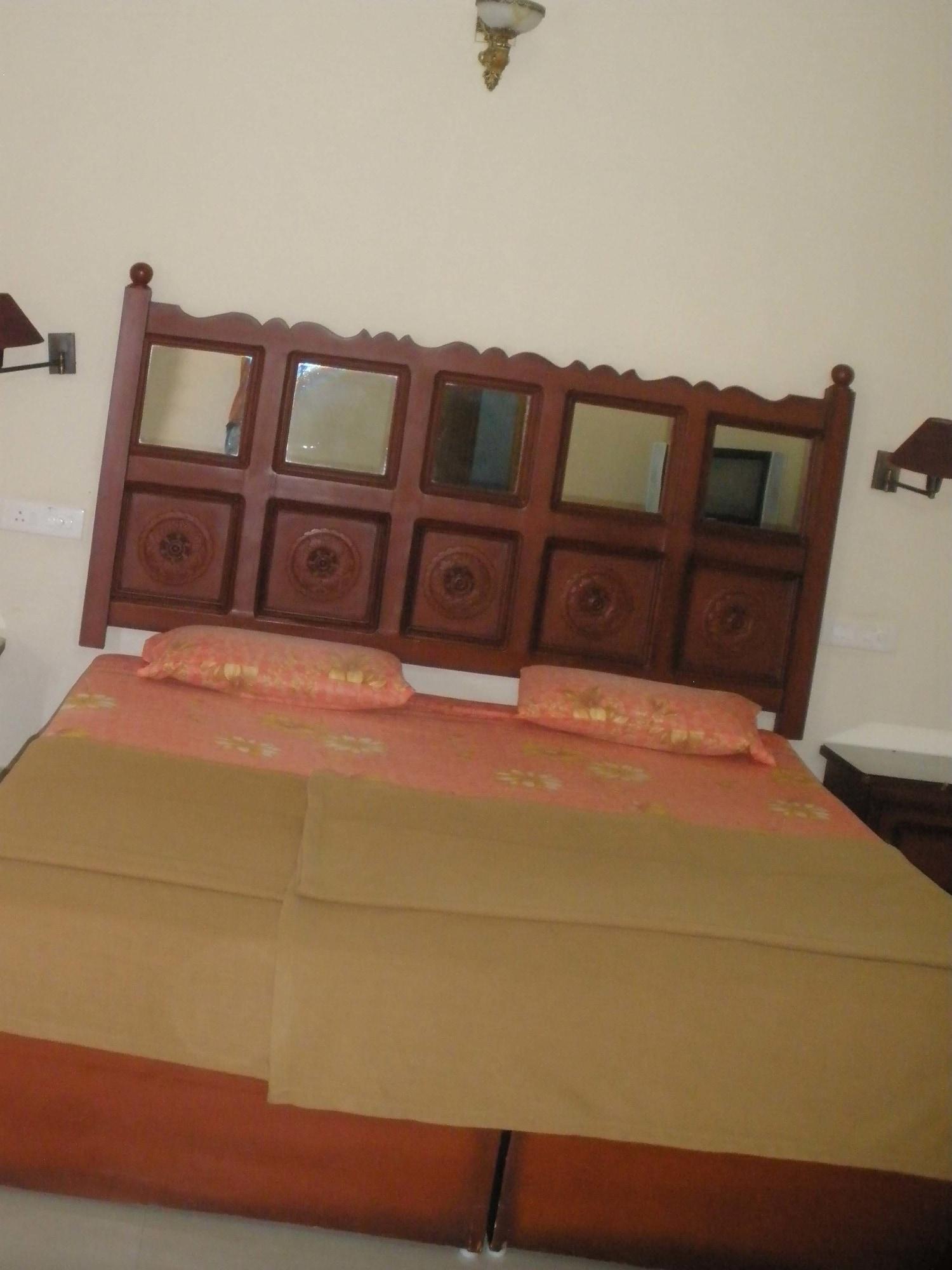 Jungle Palace Homestay Thekkady Buitenkant foto