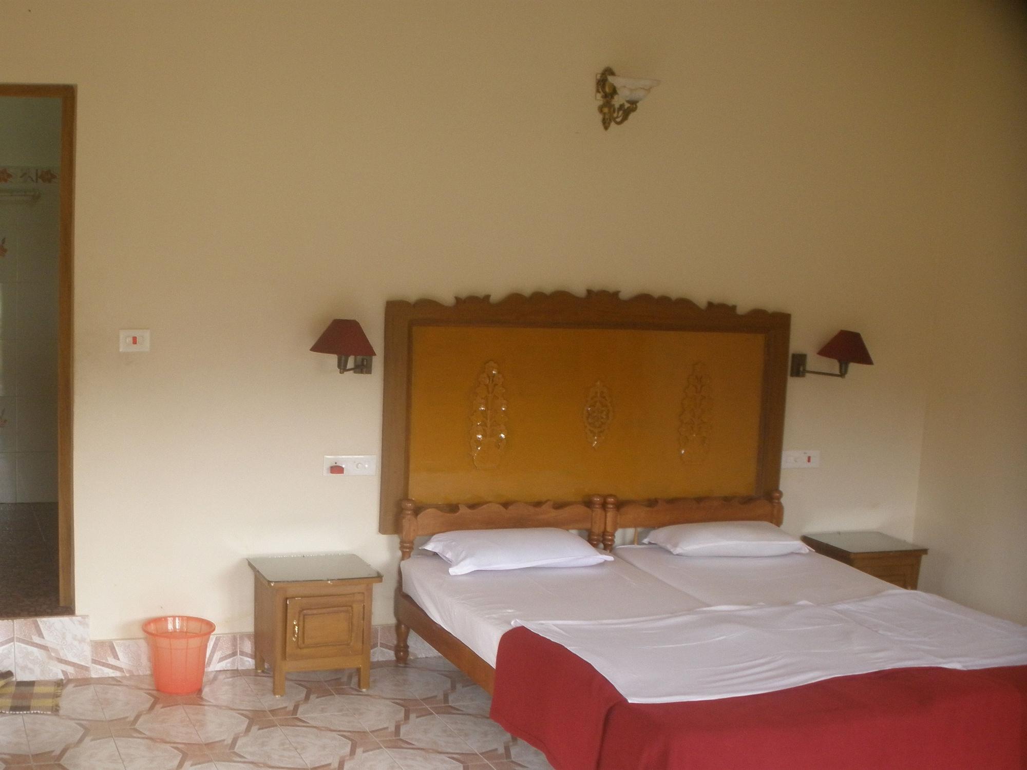 Jungle Palace Homestay Thekkady Buitenkant foto