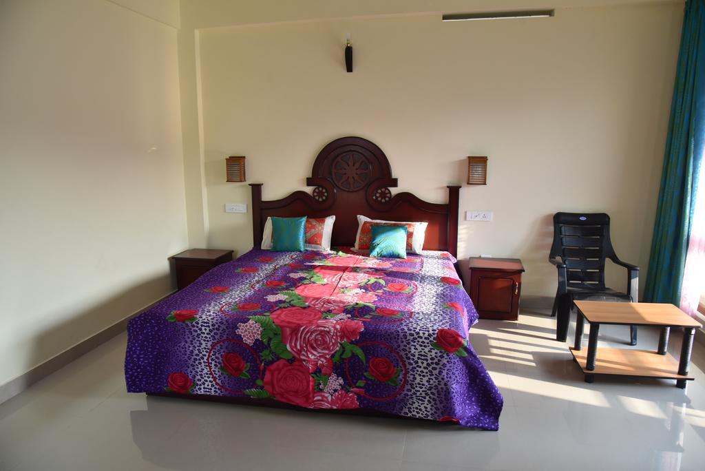 Jungle Palace Homestay Thekkady Buitenkant foto
