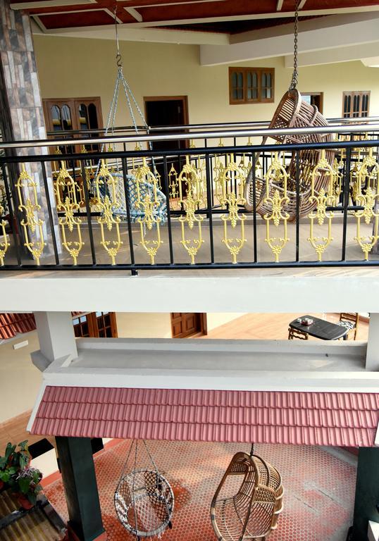 Jungle Palace Homestay Thekkady Buitenkant foto