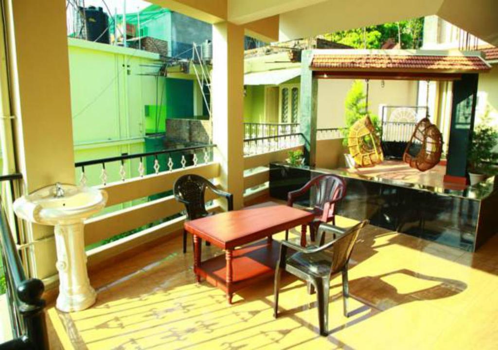 Jungle Palace Homestay Thekkady Buitenkant foto