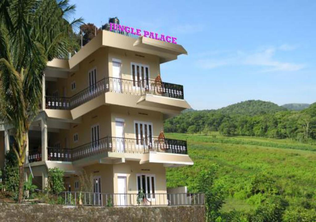 Jungle Palace Homestay Thekkady Buitenkant foto