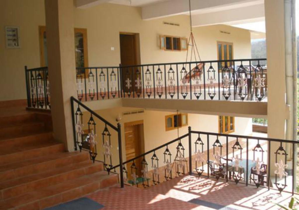 Jungle Palace Homestay Thekkady Buitenkant foto