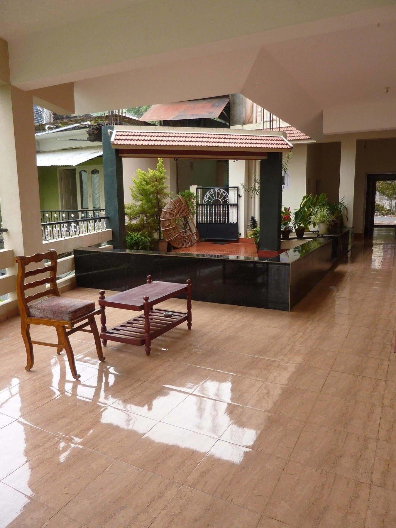 Jungle Palace Homestay Thekkady Buitenkant foto